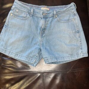 Levi’s 515 Woman’s Shorts Light Wash Y2K /99%cotton 4.5 Inseam Size 12